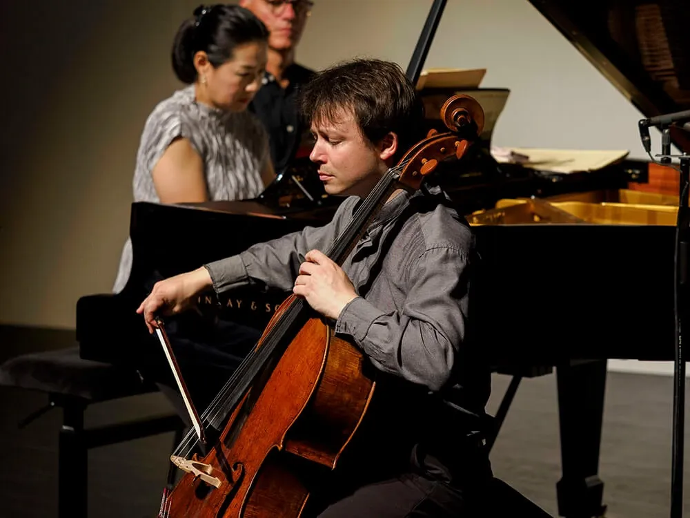 Akiko Yamamoto & Yan Levionnois